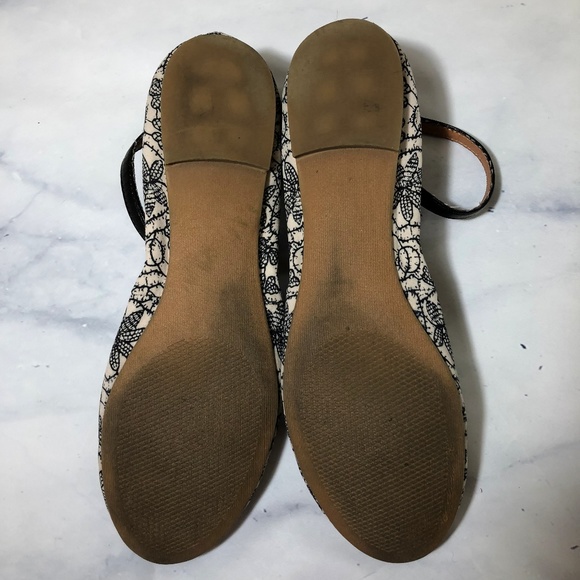 Steve Madden Black & White Floral Print Flats - Picture 5 of 5